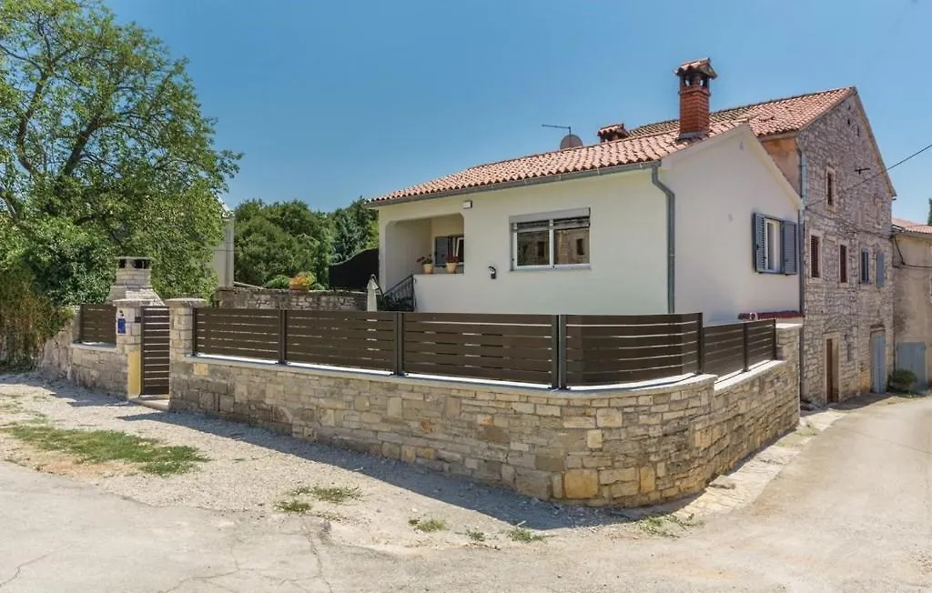 Villa Kris With Pool In Mrgani