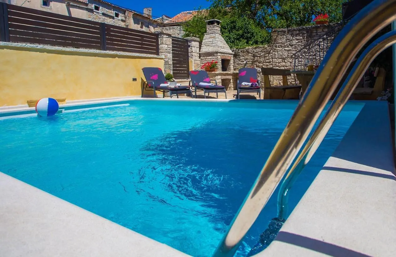Villa Kris With Pool In Mrgani Croatia