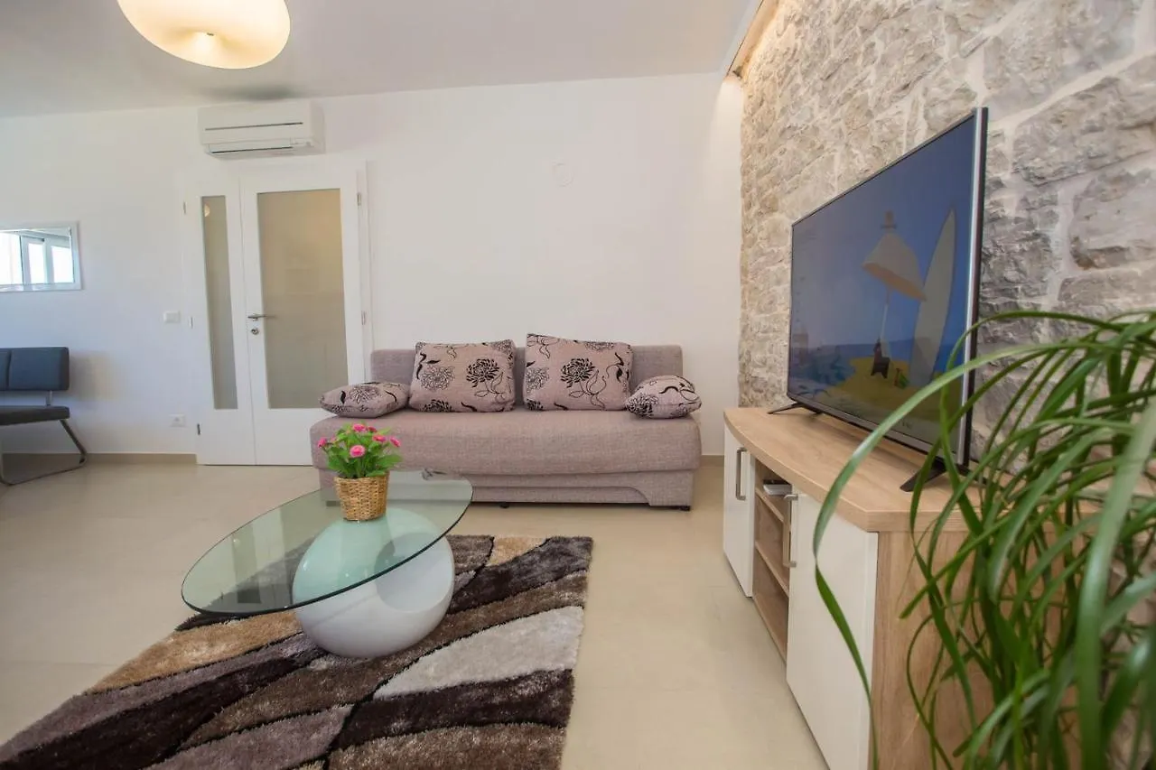 Holiday home Villa Kris With Pool In Mrgani